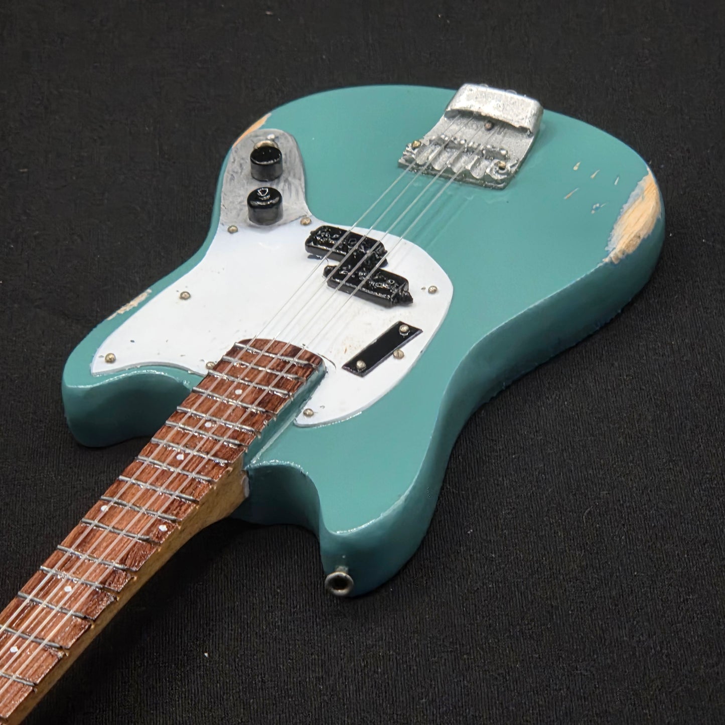 Miniature Guitar - Fender Mustang Bass JMJ Road Worn - Model Guitar Inc Stand