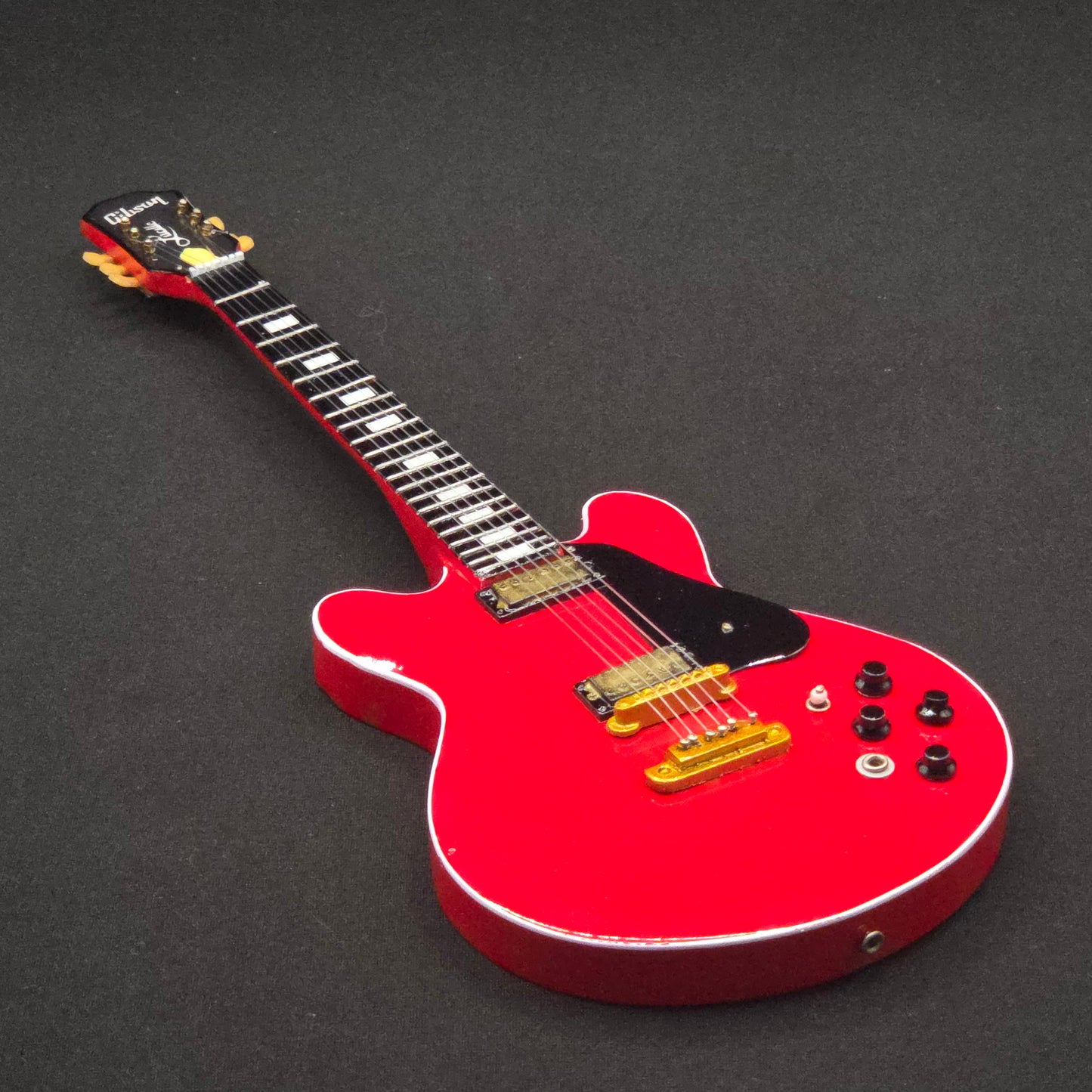 Miniature Guitar -  BB King Red Lucille Gibson - Model Guitar Inc Stand