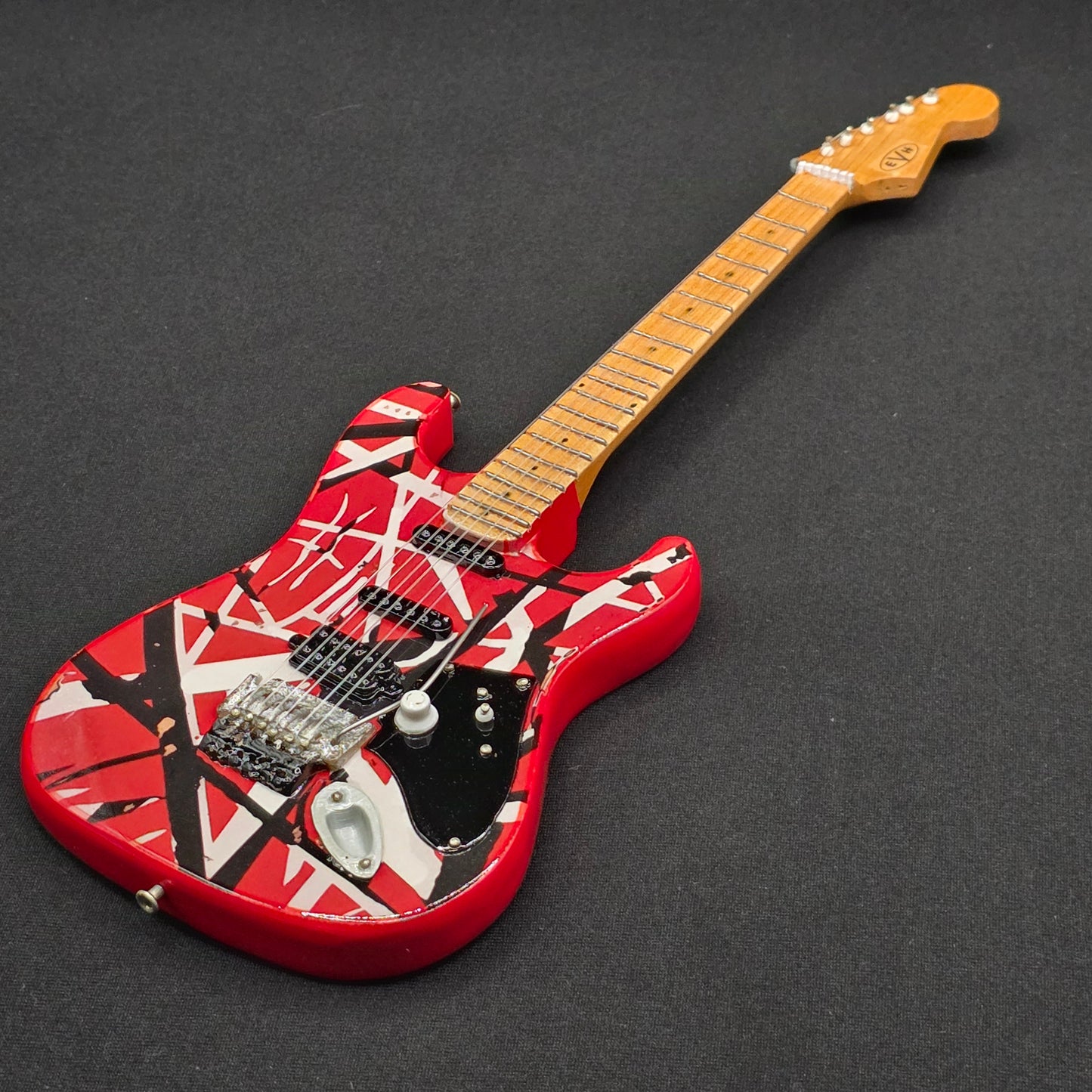 Miniature Guitar - EVH Eddie Van Halen Frankenstrat Stratocaster Fender - Model Guitar Inc Stand