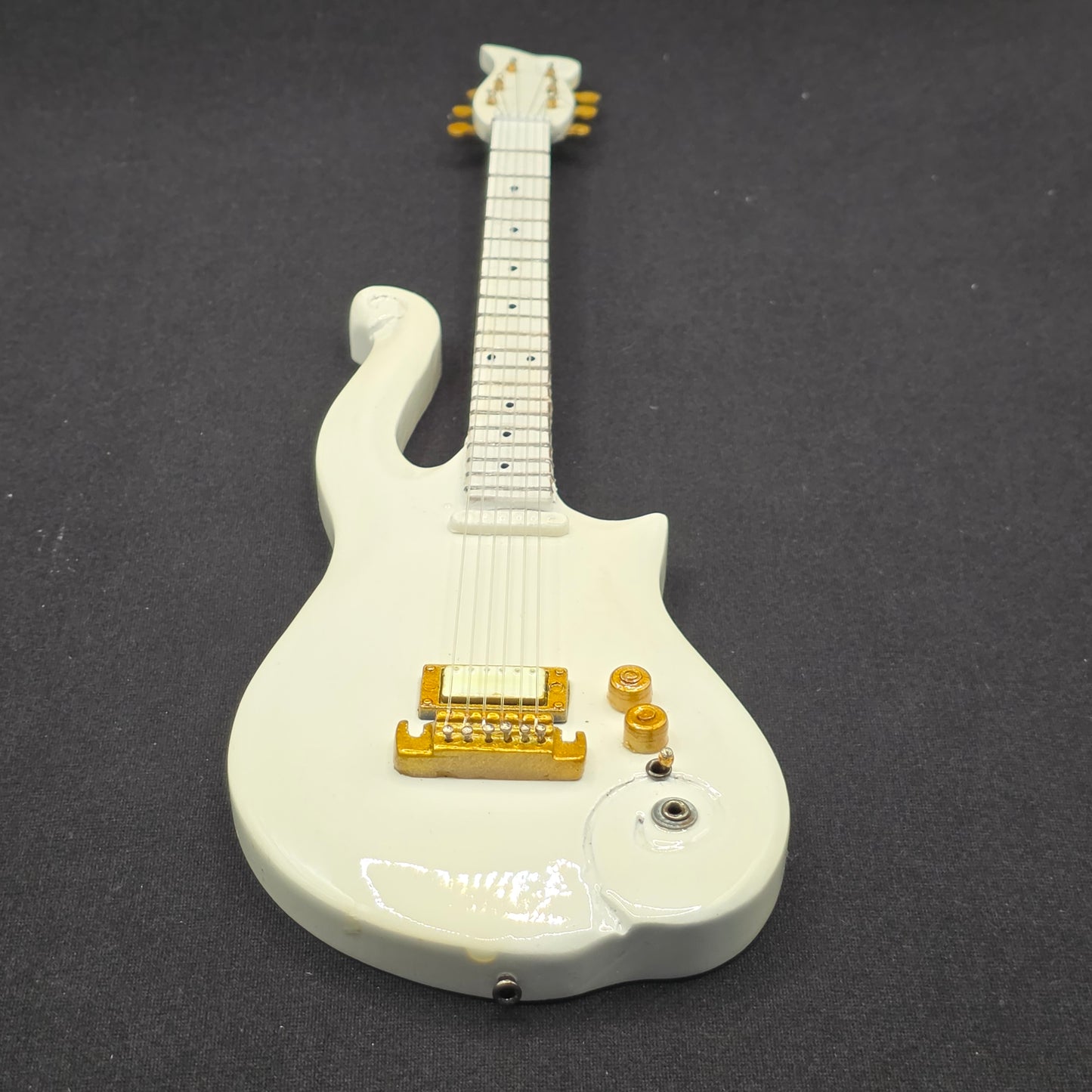 Miniature Guitar - Prince  White Cloud - Model Guitar Inc Stand
