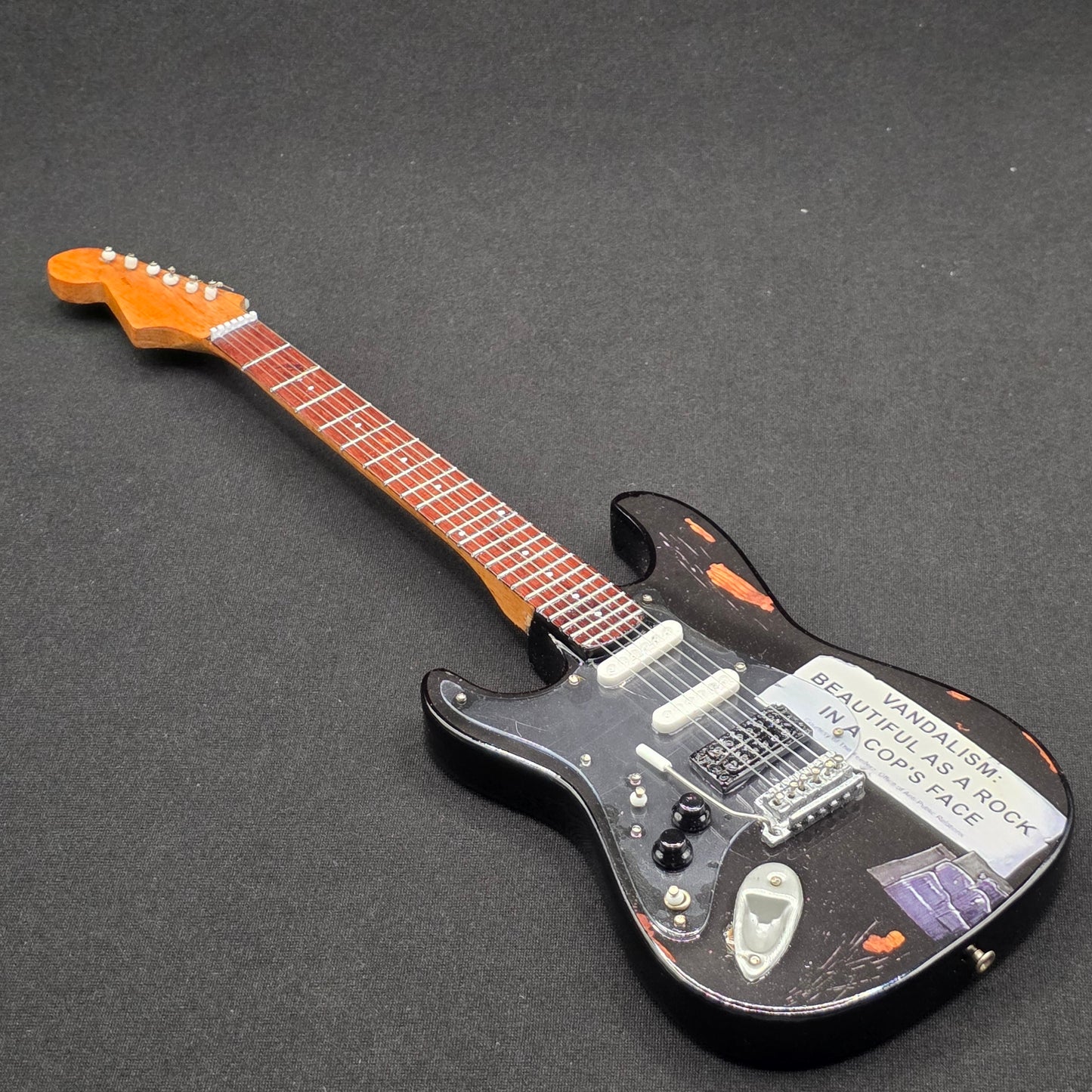 Miniature Guitar - Nirvana Kurt Cobain Vandalism Black Stratocaster - Model Guitar Inc Stand