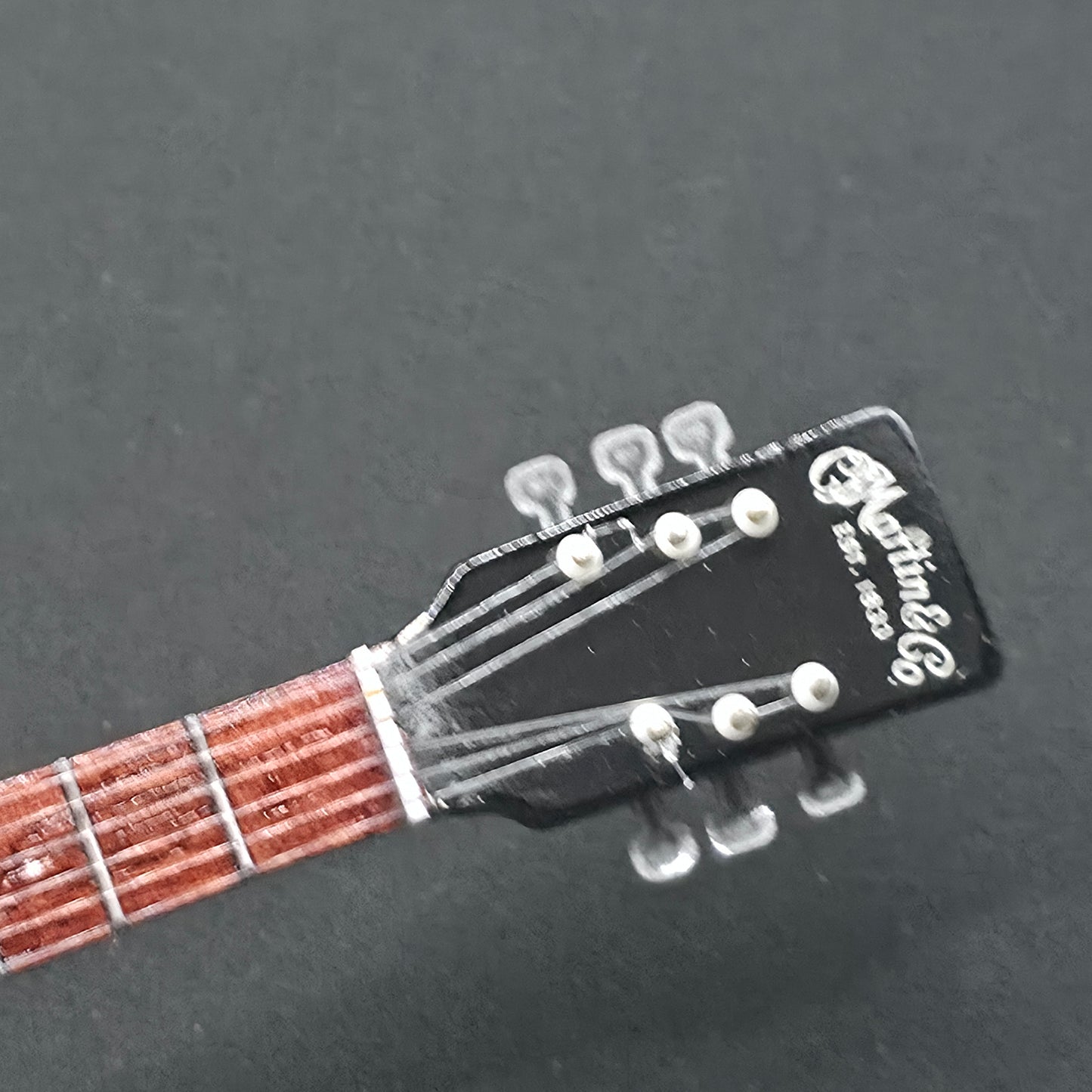 Miniature Guitar - Nirvana Kurt Cobain Unplugged - Model Guitar Inc Stand