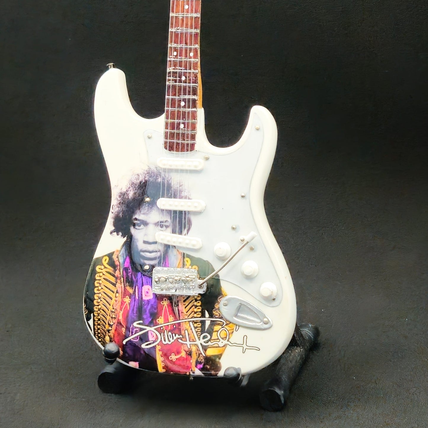 Miniature Guitar - Jimi Hendrix White Fender Stratocaster - Model Guitar Inc Stand