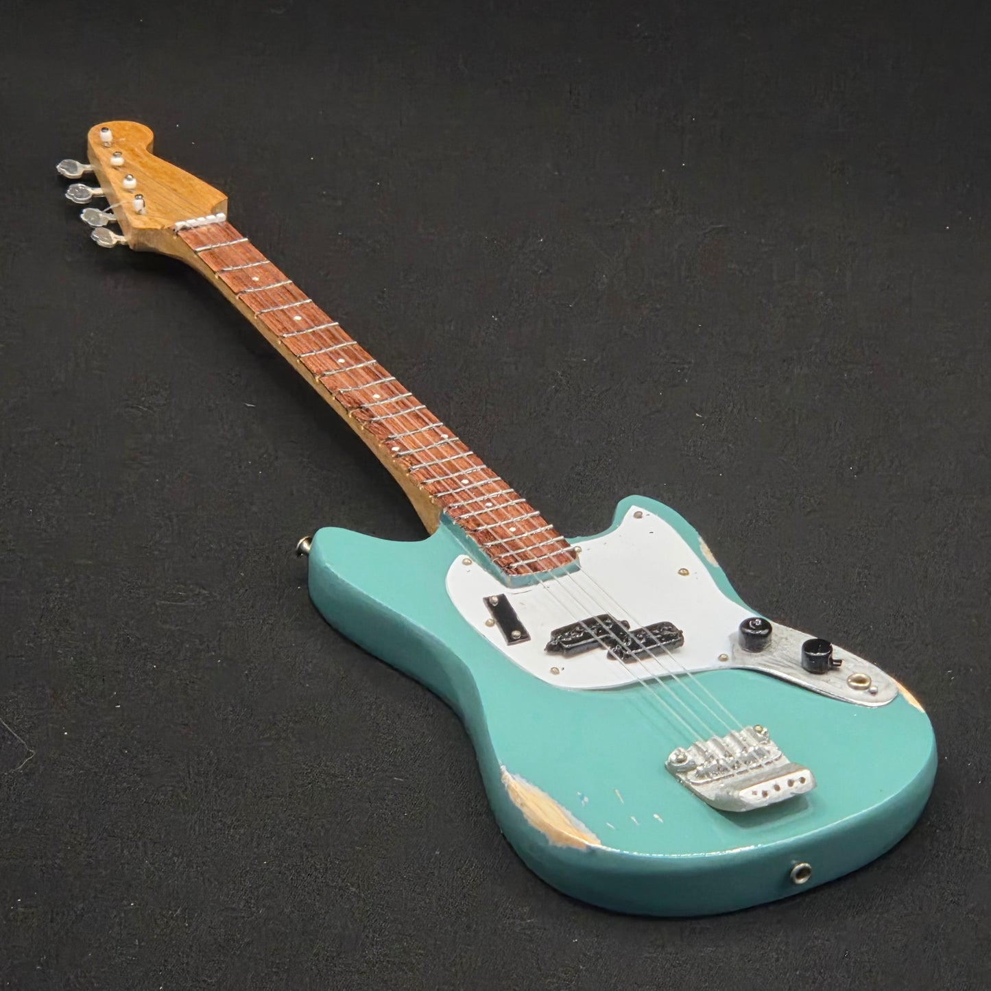 Miniature Guitar - Fender Mustang Bass JMJ Road Worn  - Model Guitar Inc Stand
