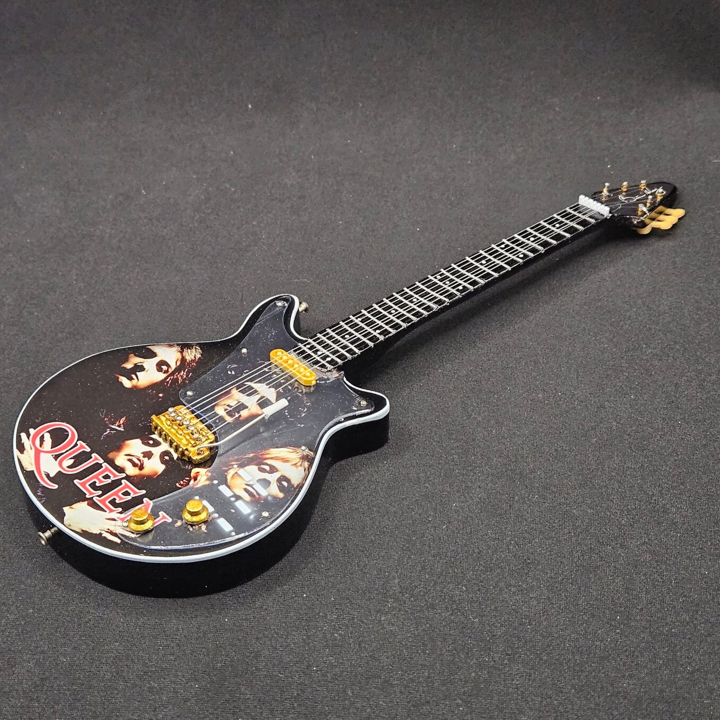Miniature Guitar - Queen Brian May Bohemian Rhapsody - Model Guitar Inc Stand