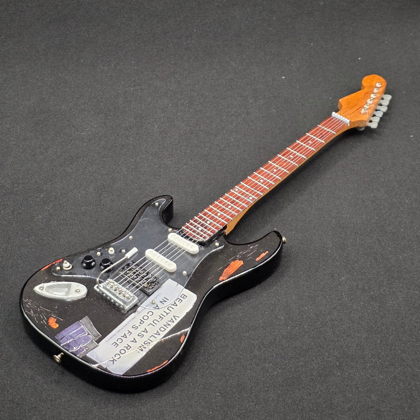 Miniature Guitar - Nirvana Kurt Cobain Vandalism Black Stratocaster - Model Guitar Inc Stand