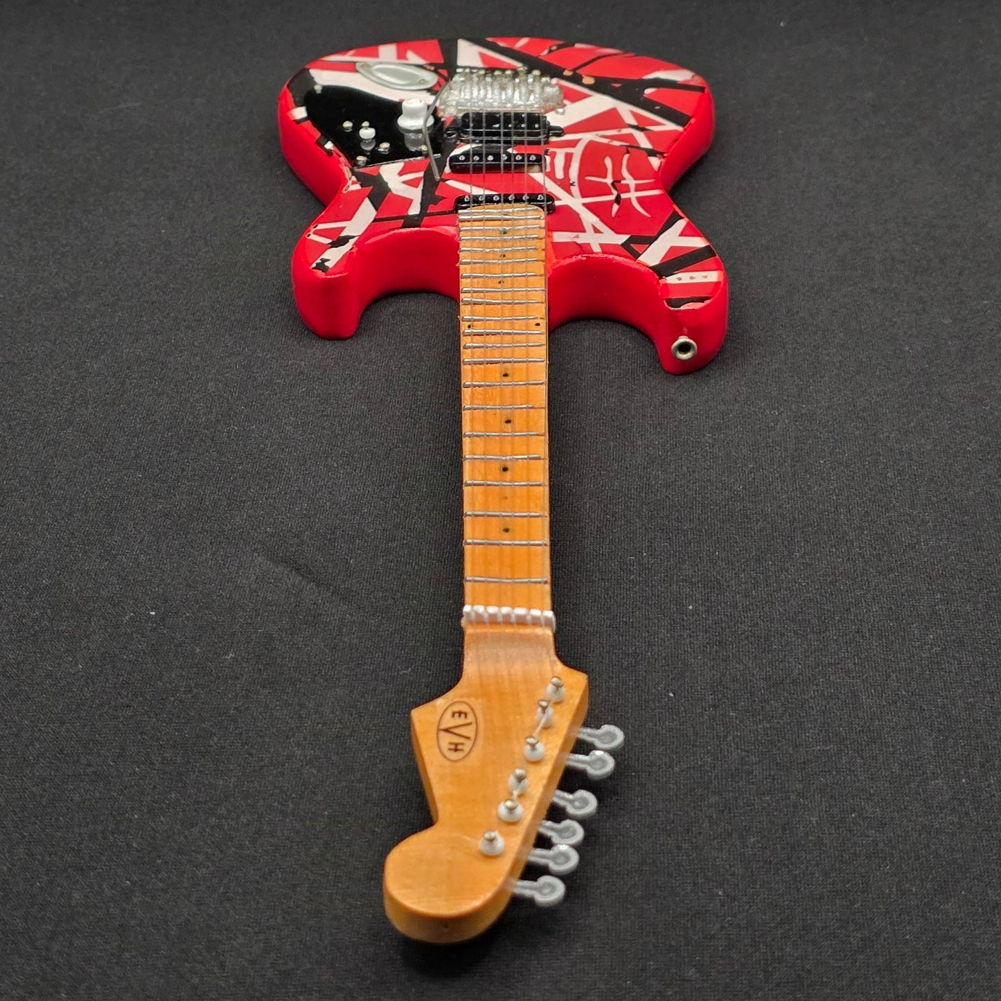 Miniature Guitar - EVH Eddie Van Halen Frankenstrat Stratocaster Fender - Model Guitar Inc Stand