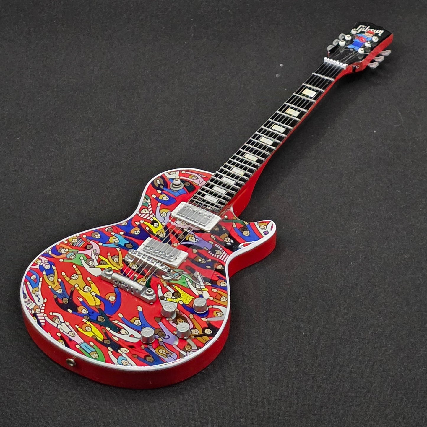 Miniature Guitar - Paul McCartney The Beatles "Crowd Goes Wild" Gibson Les Paul - Model Guitar Inc Stand