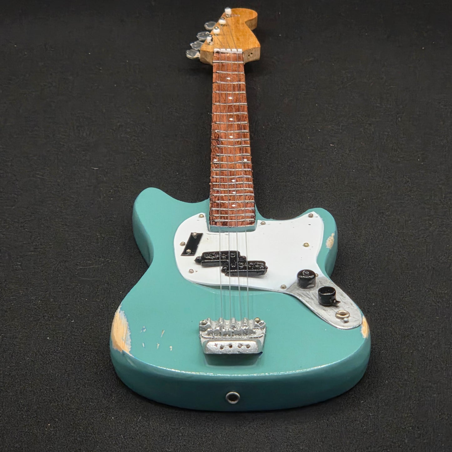 Miniature Guitar - Fender Mustang Bass JMJ Road Worn  - Model Guitar Inc Stand