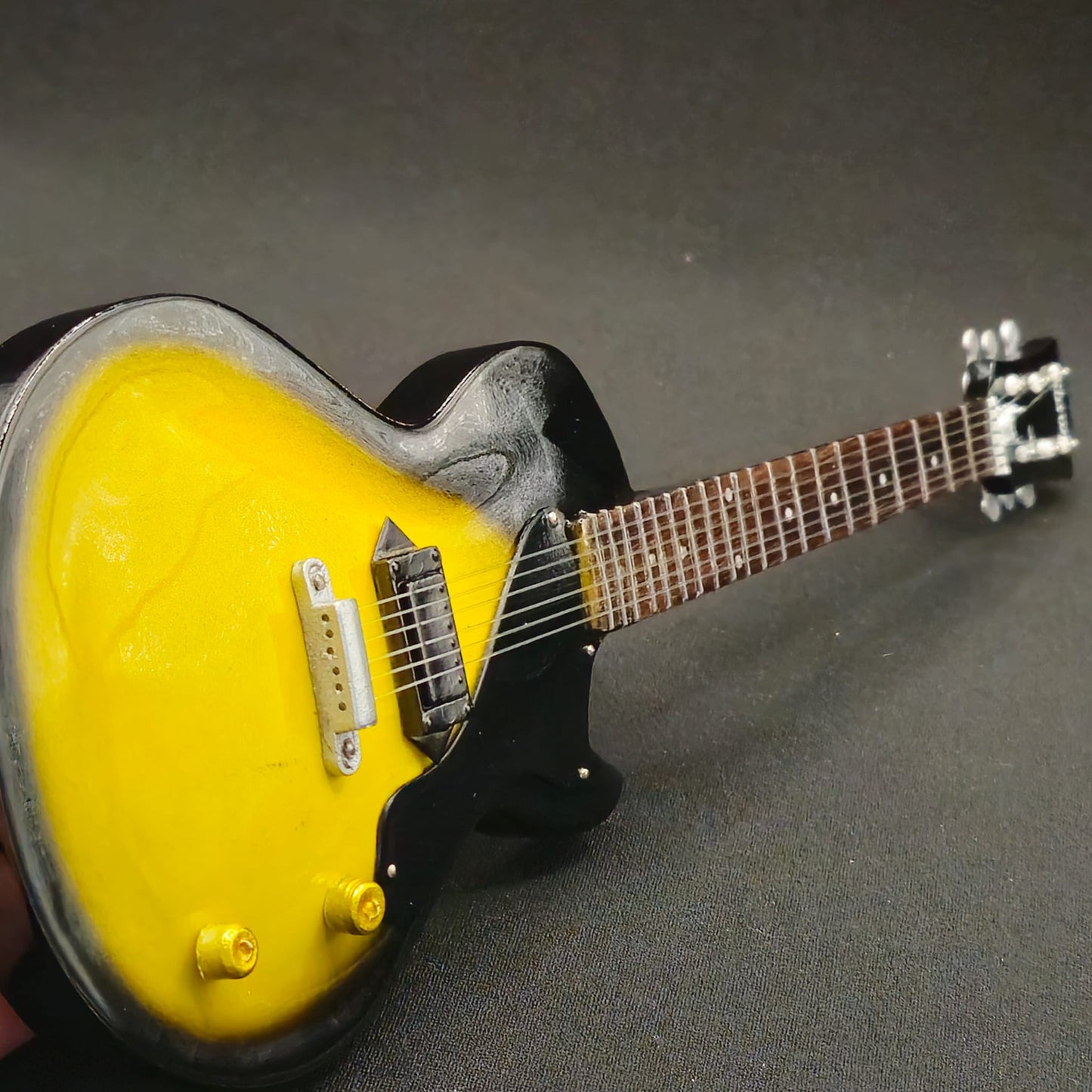 Miniature Guitar - Greenday Billie Joe Armstrong Gibson Les Paul Junior Jr - Green Day  - Model Guitar Inc Stand