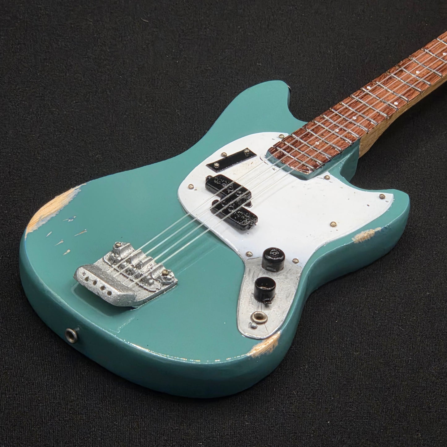 Miniature Guitar - Fender Mustang Bass JMJ Road Worn  - Model Guitar Inc Stand