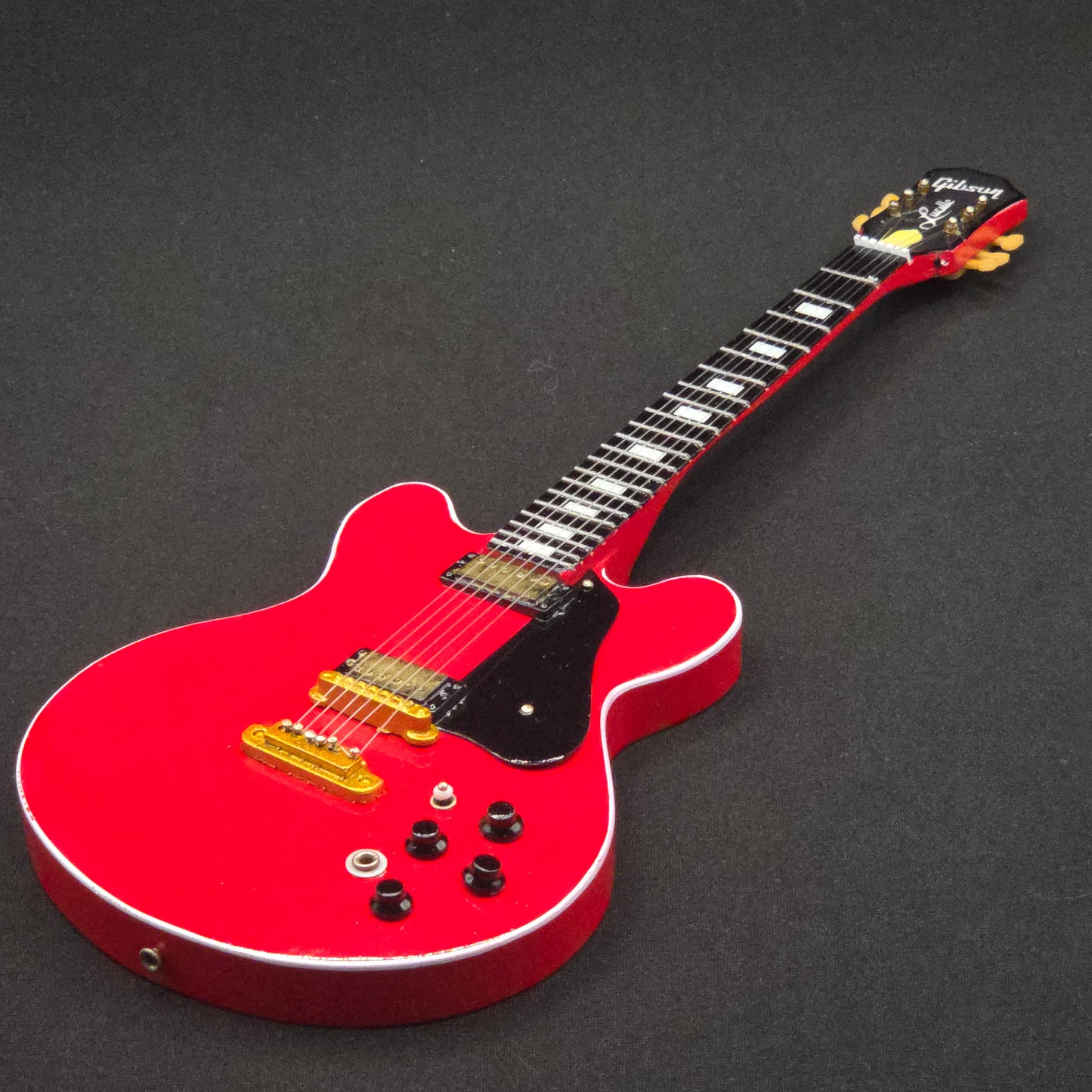 Miniature Guitar -  BB King Red Lucille Gibson - Model Guitar Inc Stand