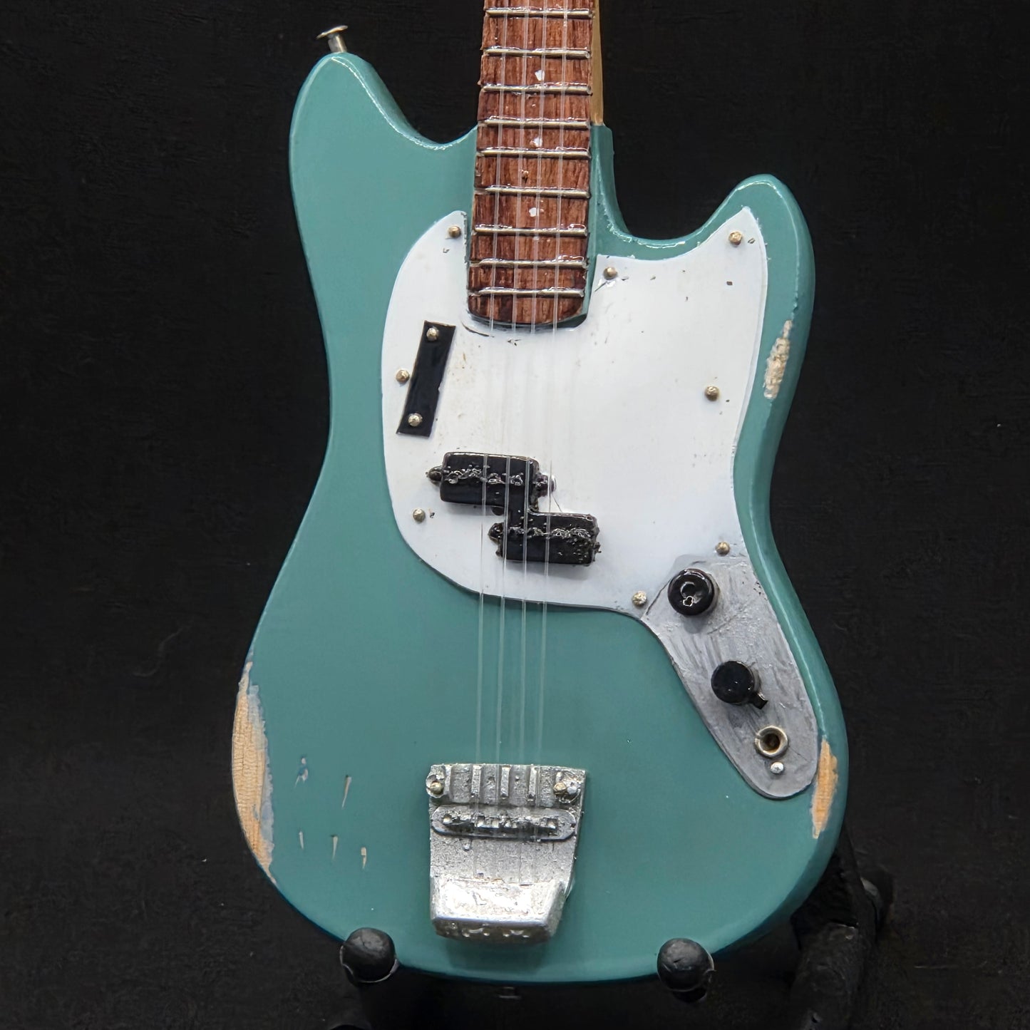Miniature Guitar - Fender Mustang Bass JMJ Road Worn  - Model Guitar Inc Stand