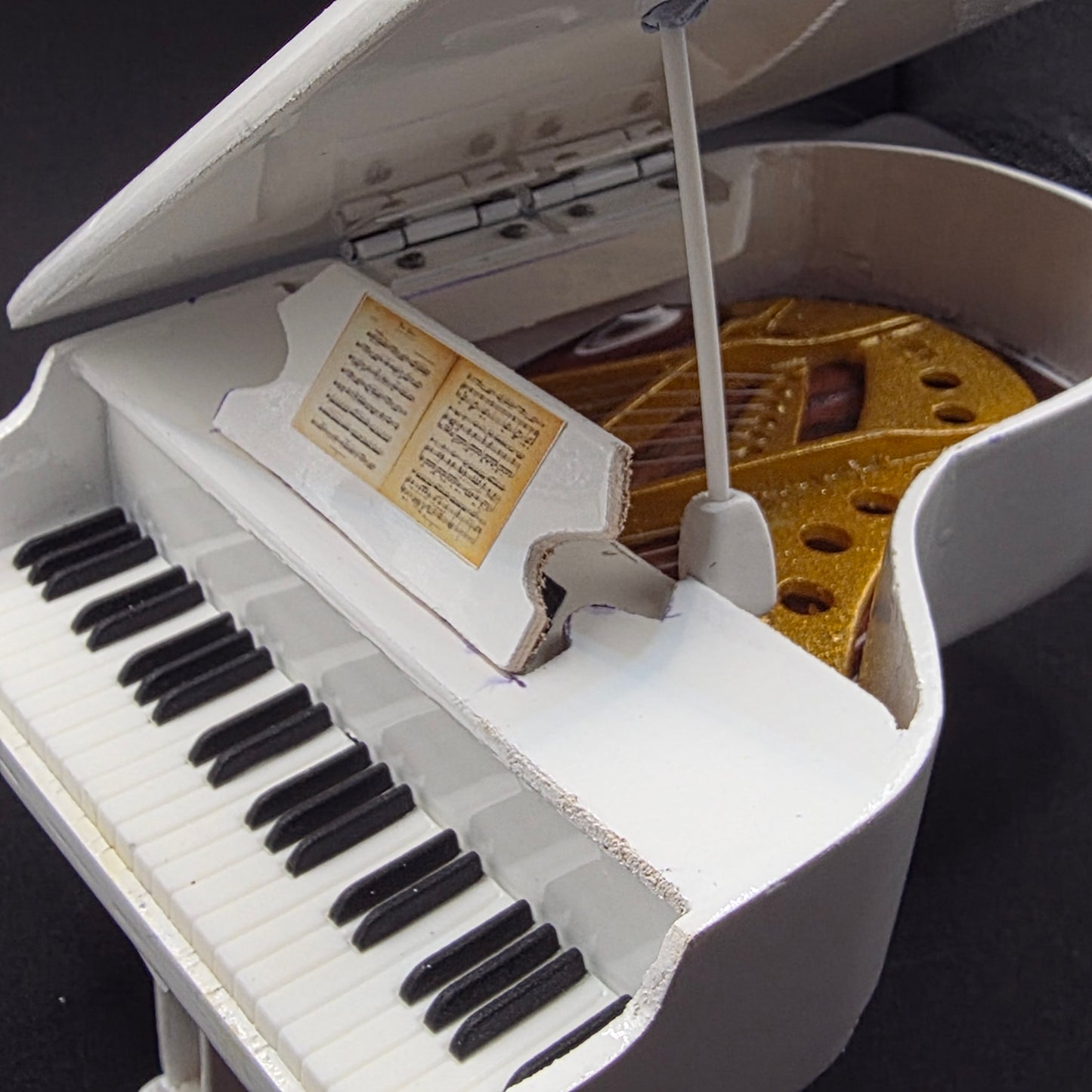 Miniature Piano - White Grand +Stool / Microphone/Stand