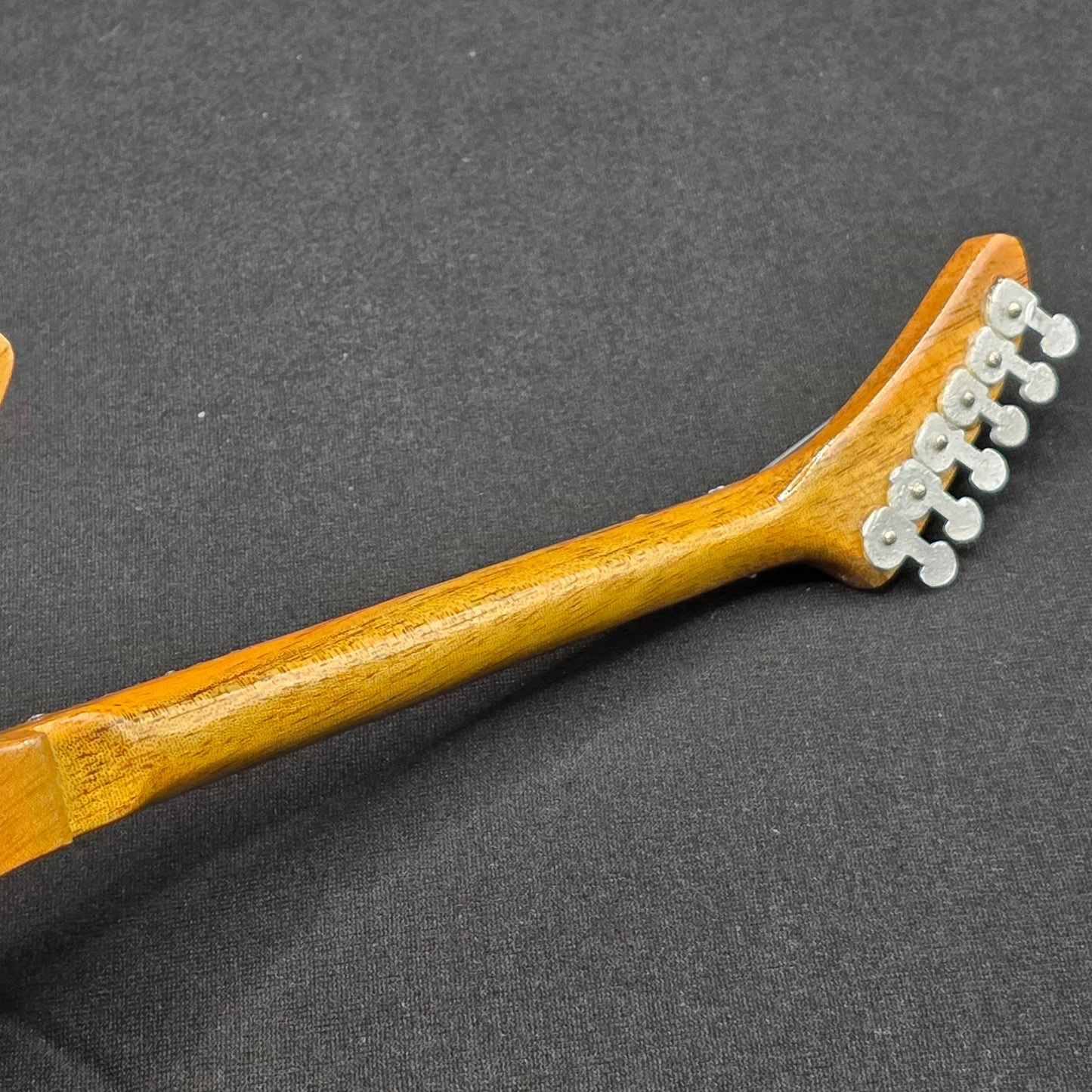 Miniature Guitar - Gibson Explorer Natural U2 , Foo Fighters Metallica - Model Guitar Inc Stand