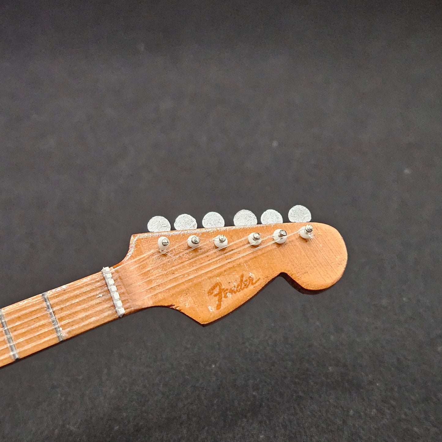 Miniature Guitar - Jimi Hendrix - White Stratocaster - Model Guitar Inc Stand