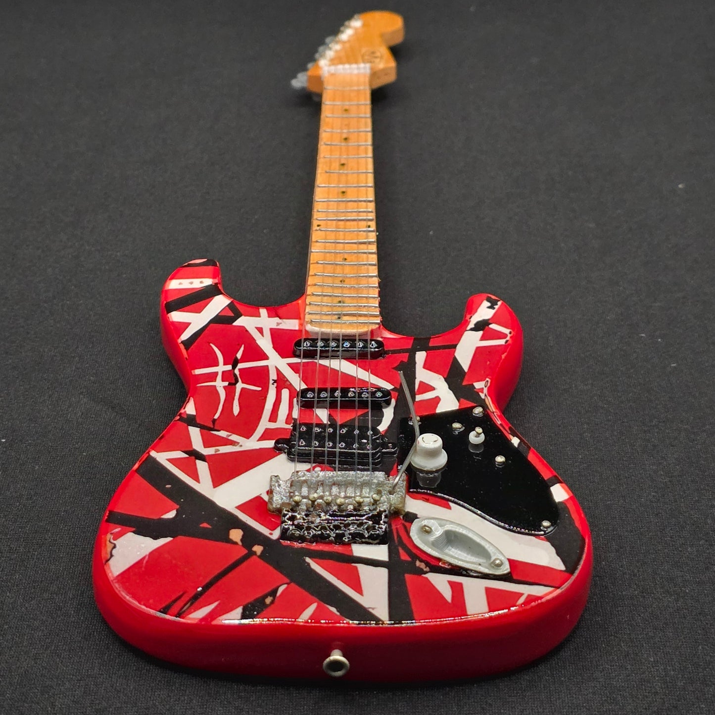Miniature Guitar - EVH Eddie Van Halen Frankenstrat Stratocaster Fender - Model Guitar Inc Stand
