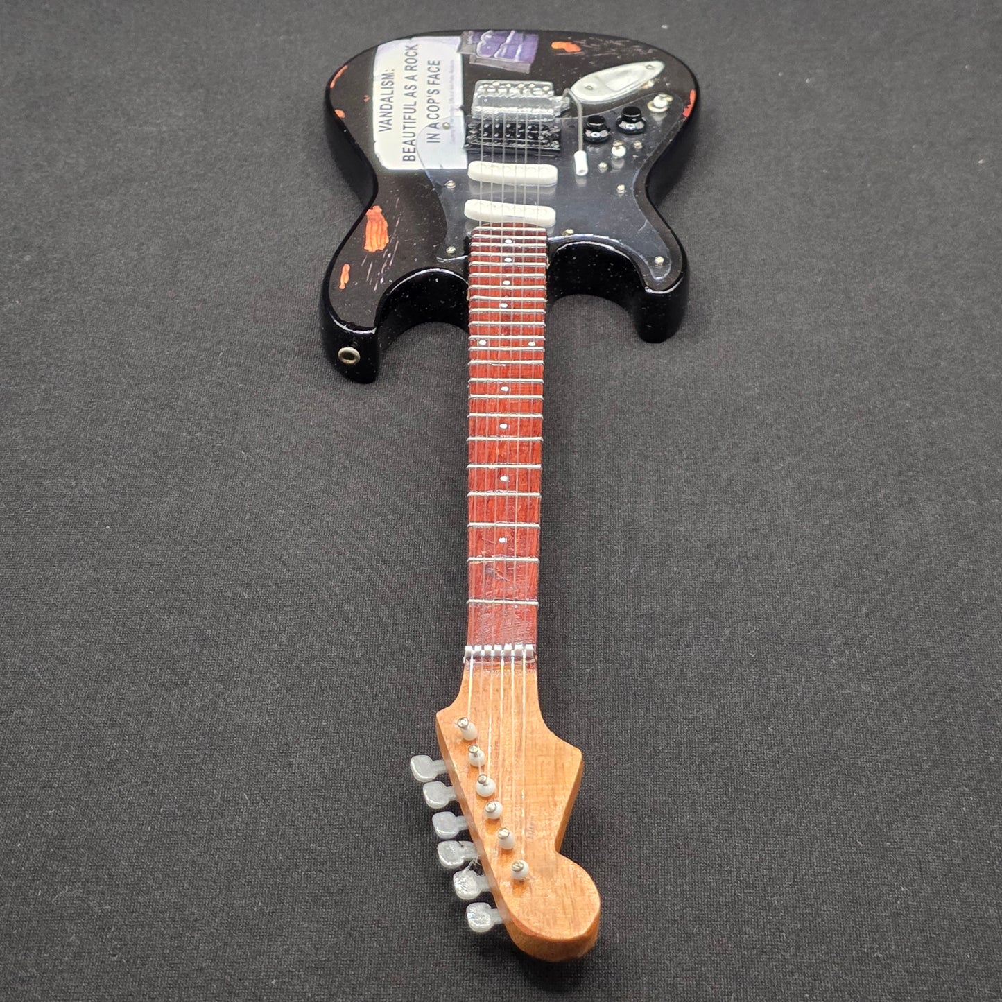 Miniature Guitar - Nirvana Kurt Cobain Vandalism Black Stratocaster - Model Guitar Inc Stand
