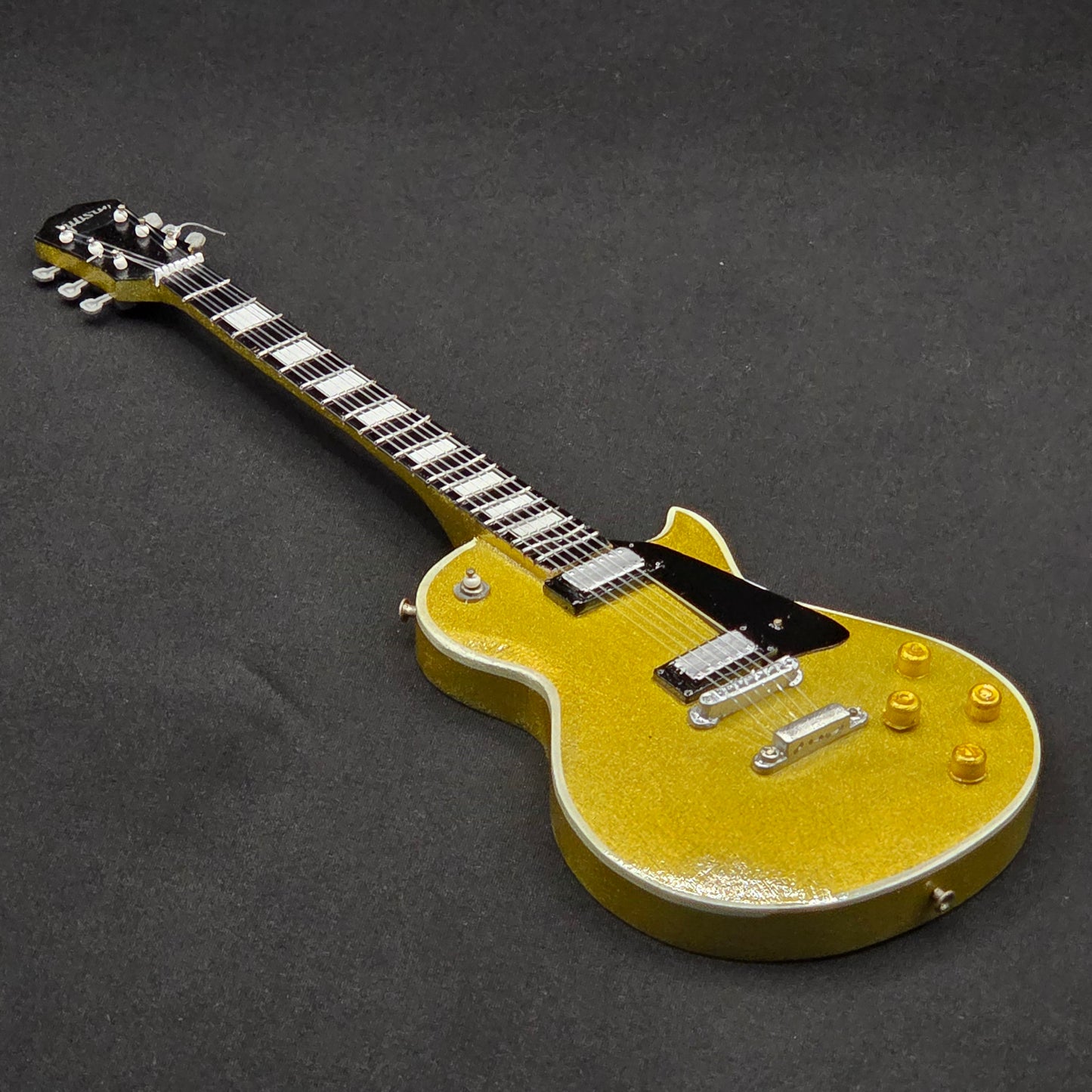 Miniature Guitar - Gibson Les Paul Gold Top - Model Guitar Inc Stand