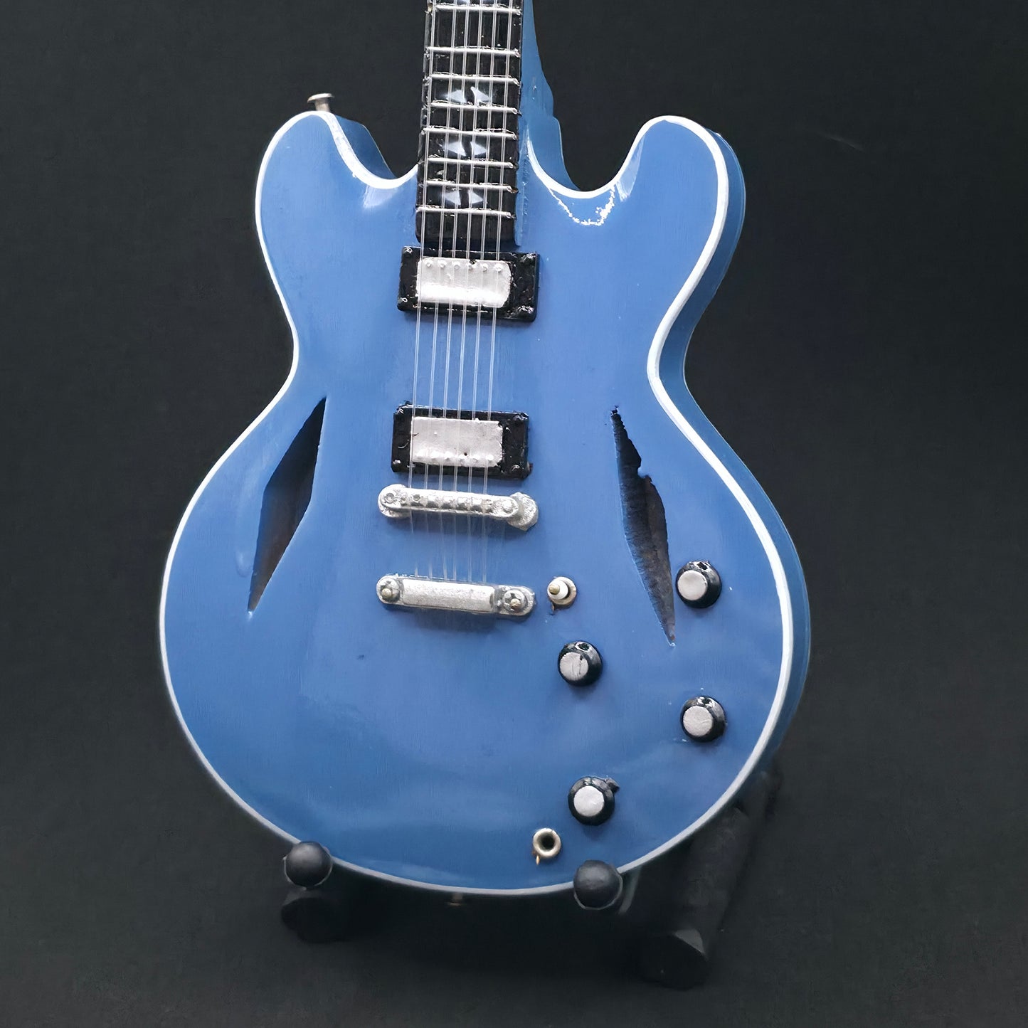 Miniature Guitar - Dave Grohl Gibson DG335 - Model Guitar Inc Stand