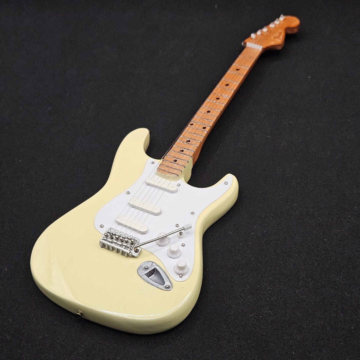 Miniature Guitar - Jimi Hendrix - White Stratocaster - Model Guitar Inc Stand
