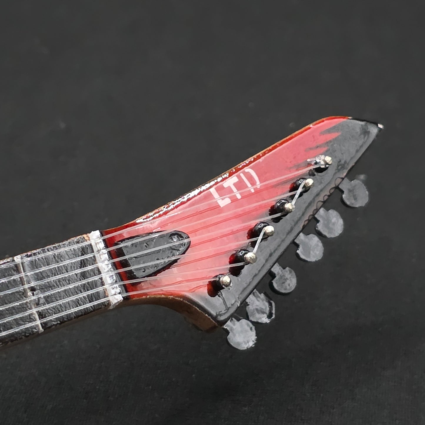 Miniature Guitar - Metallica Master Of Puppets ESP LTD - Model Guitar Inc Stand