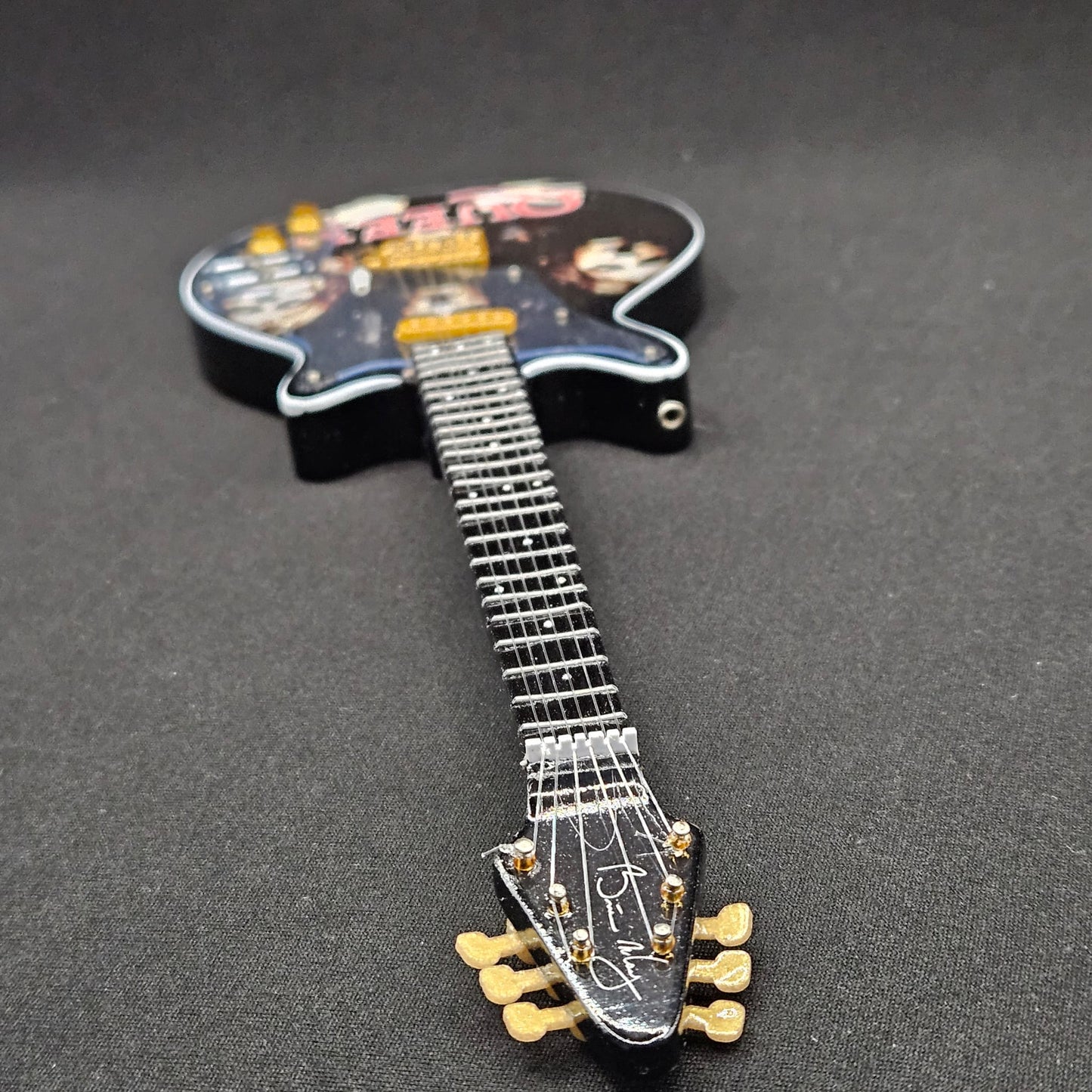 Miniature Guitar - Queen Brian May Bohemian Rhapsody - Model Guitar Inc Stand