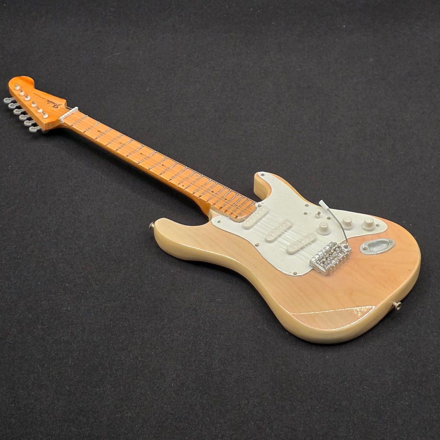 Miniature Guitar - Fender Stratocaster Natural Khruangbin Mark Speer  - Model Guitar Inc Stand