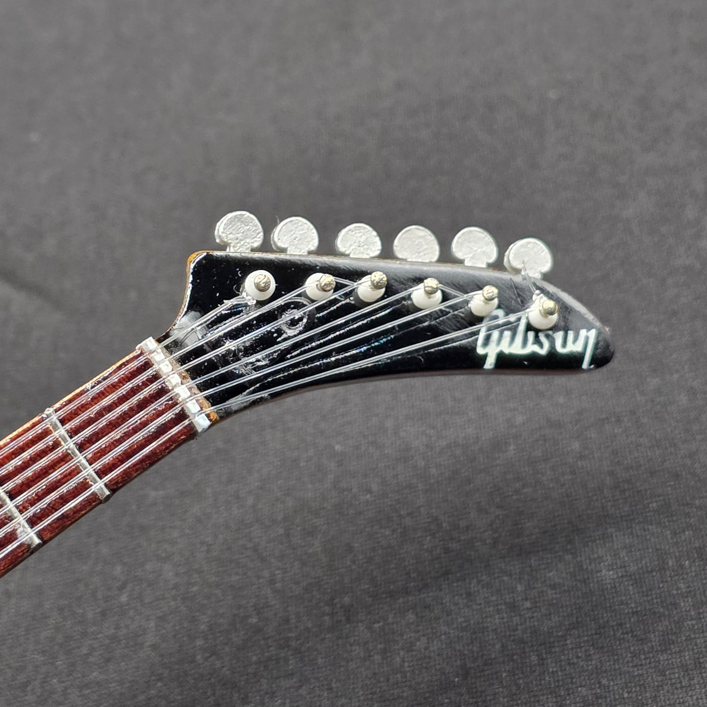 Miniature Guitar - Gibson Explorer Natural U2 , Foo Fighters Metallica - Model Guitar Inc Stand