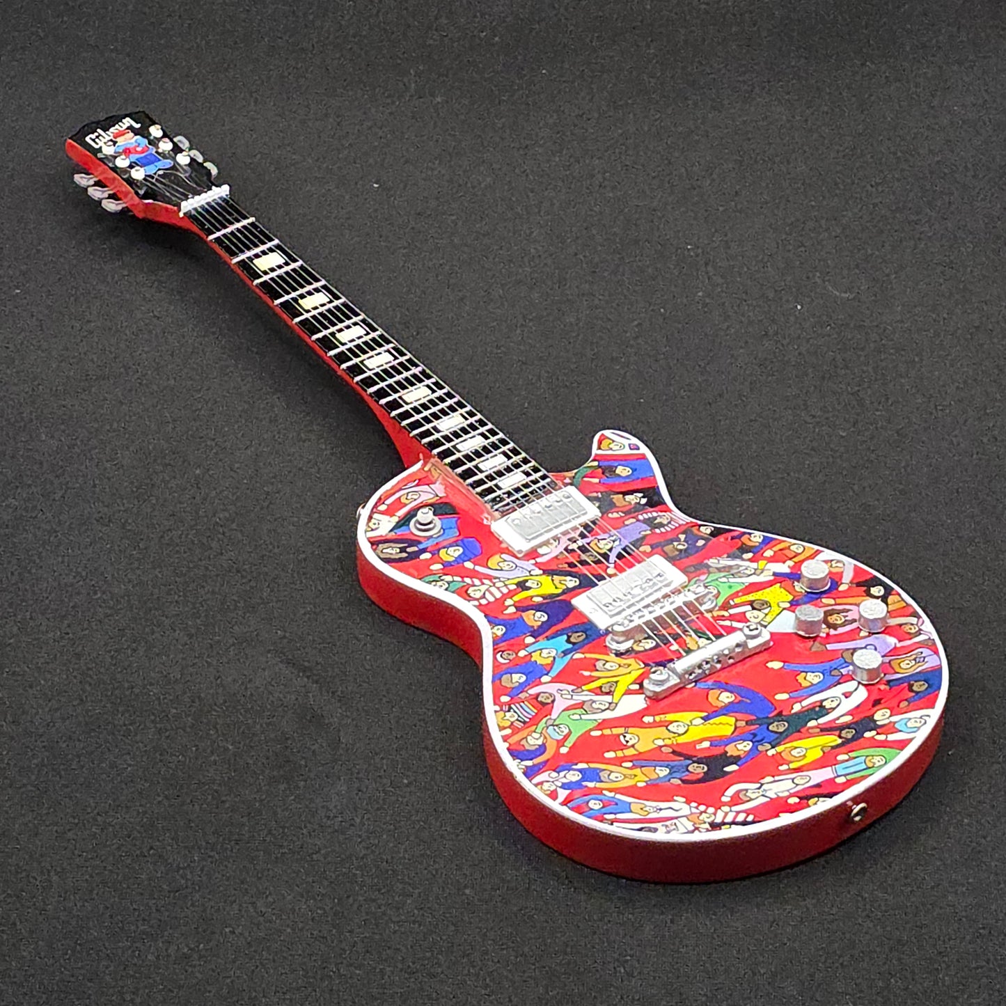 Miniature Guitar - Paul McCartney The Beatles "Crowd Goes Wild" Gibson Les Paul - Model Guitar Inc Stand