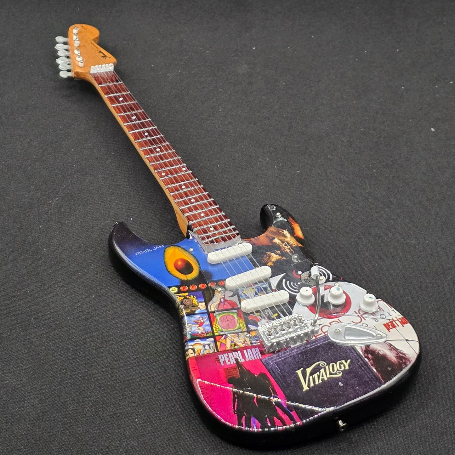 Miniature Guitar - Pearl Jam Album Covers Fender Stratocaster - Model Guitar Inc Stand