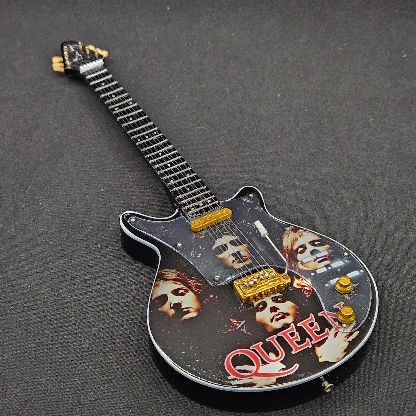Miniature Guitar - Queen Brian May Bohemian Rhapsody - Model Guitar Inc Stand