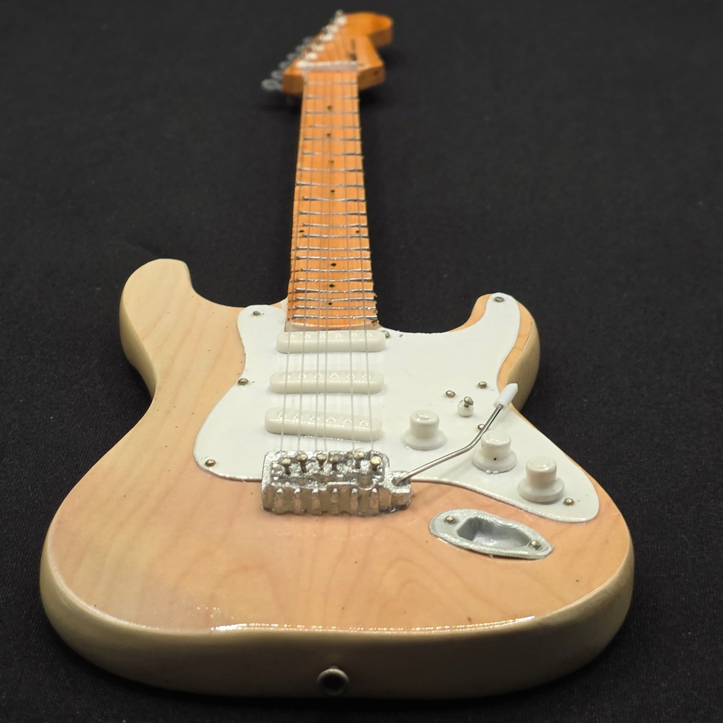 Miniature Guitar - Fender Stratocaster Natural Khruangbin Mark Speer  - Model Guitar Inc Stand
