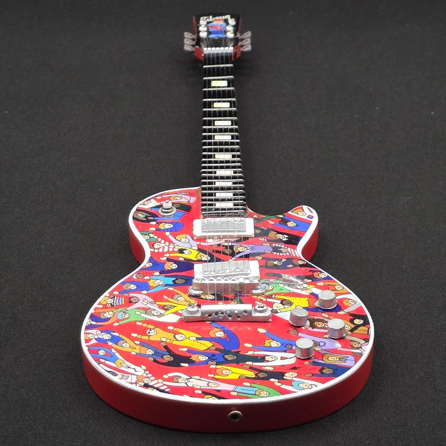 Miniature Guitar - Paul McCartney The Beatles "Crowd Goes Wild" Gibson Les Paul - Model Guitar Inc Stand