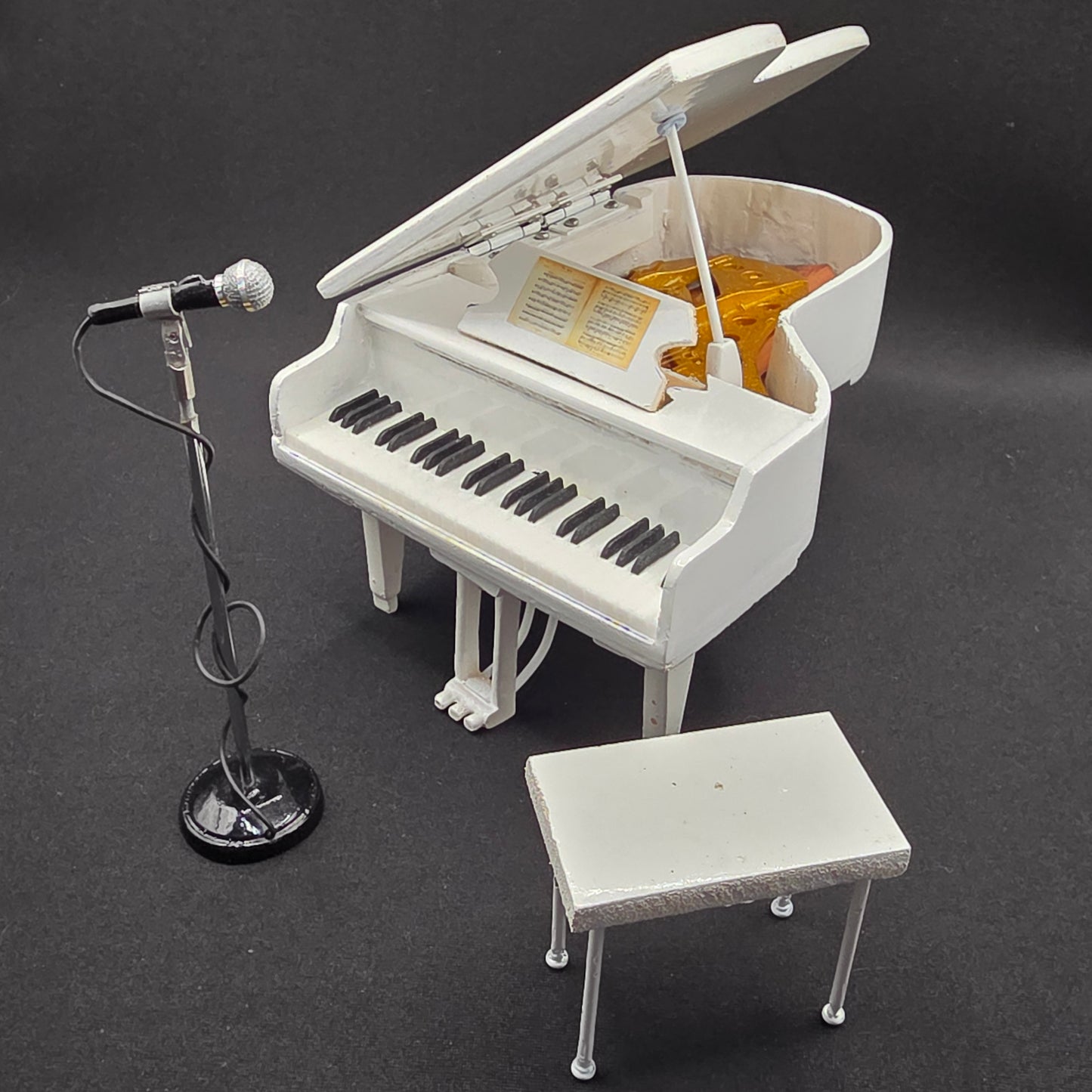 Miniature Piano - Queen White Grand +Stool / Microphone/Stand