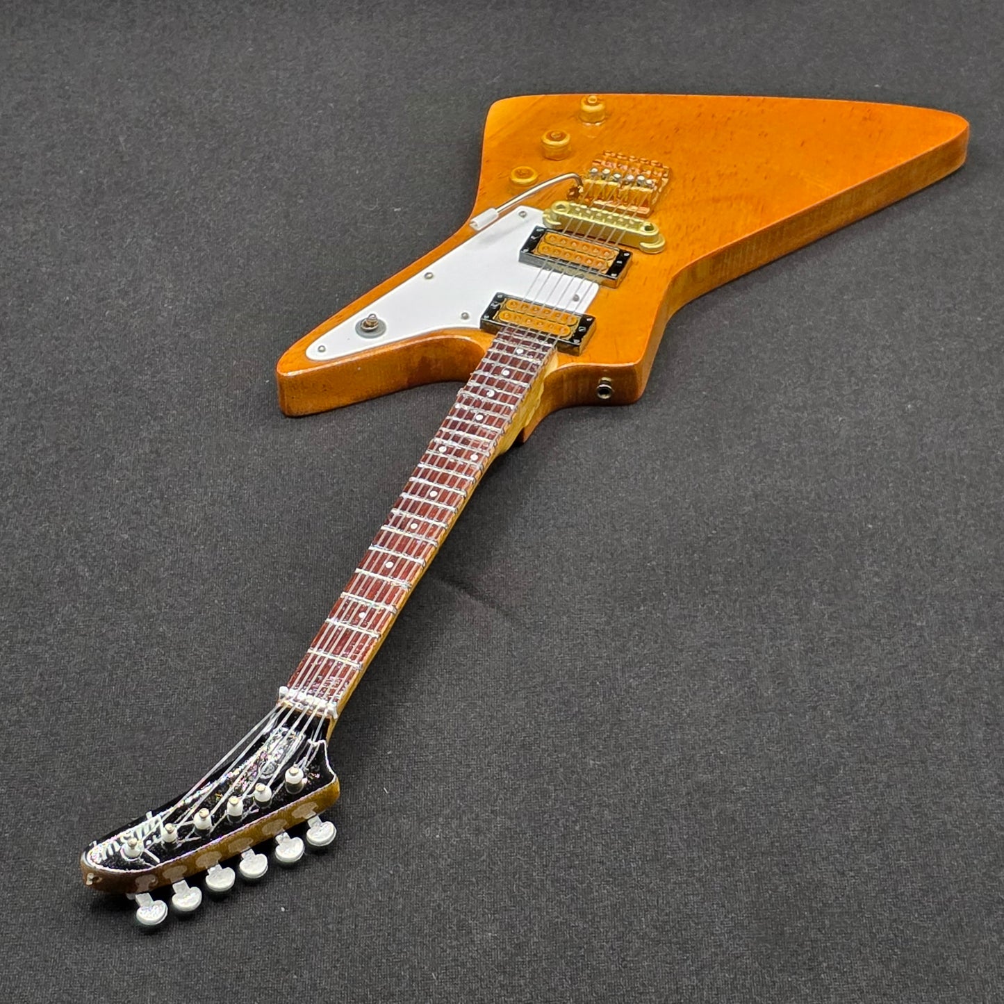 Miniature Guitar - Gibson Explorer Natural U2 , Foo Fighters Metallica - Model Guitar Inc Stand