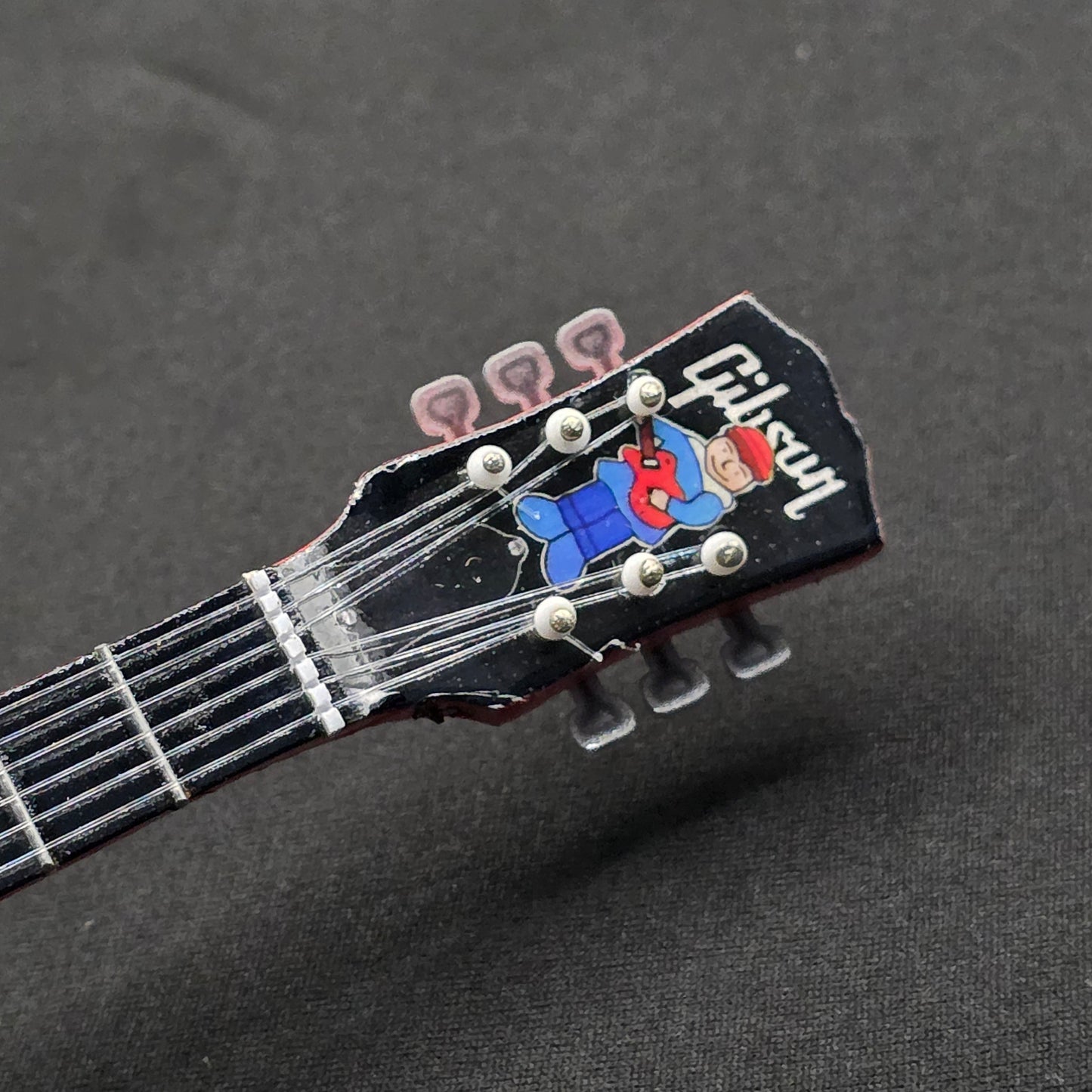 Miniature Guitar - Paul McCartney The Beatles "Crowd Goes Wild" Gibson Les Paul - Model Guitar Inc Stand