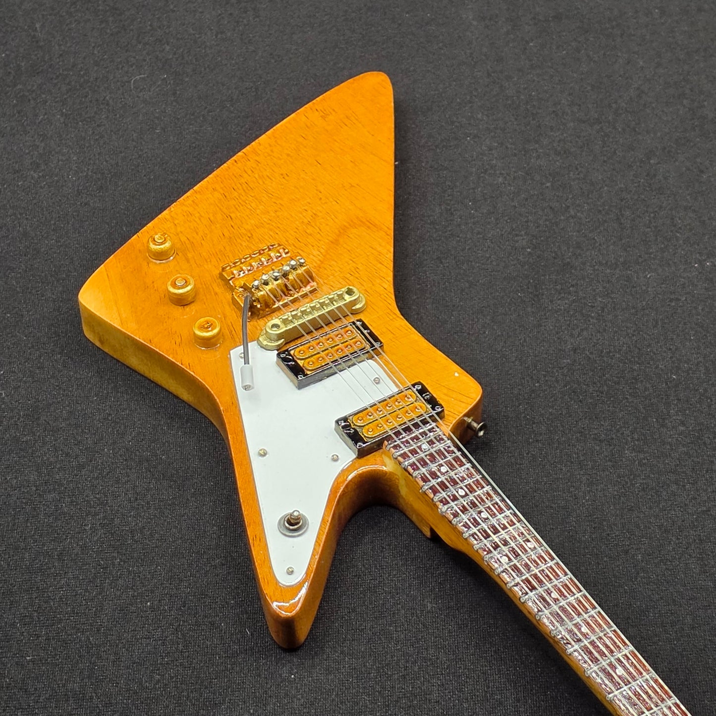 Miniature Guitar - Gibson Explorer Natural U2 , Foo Fighters Metallica - Model Guitar Inc Stand